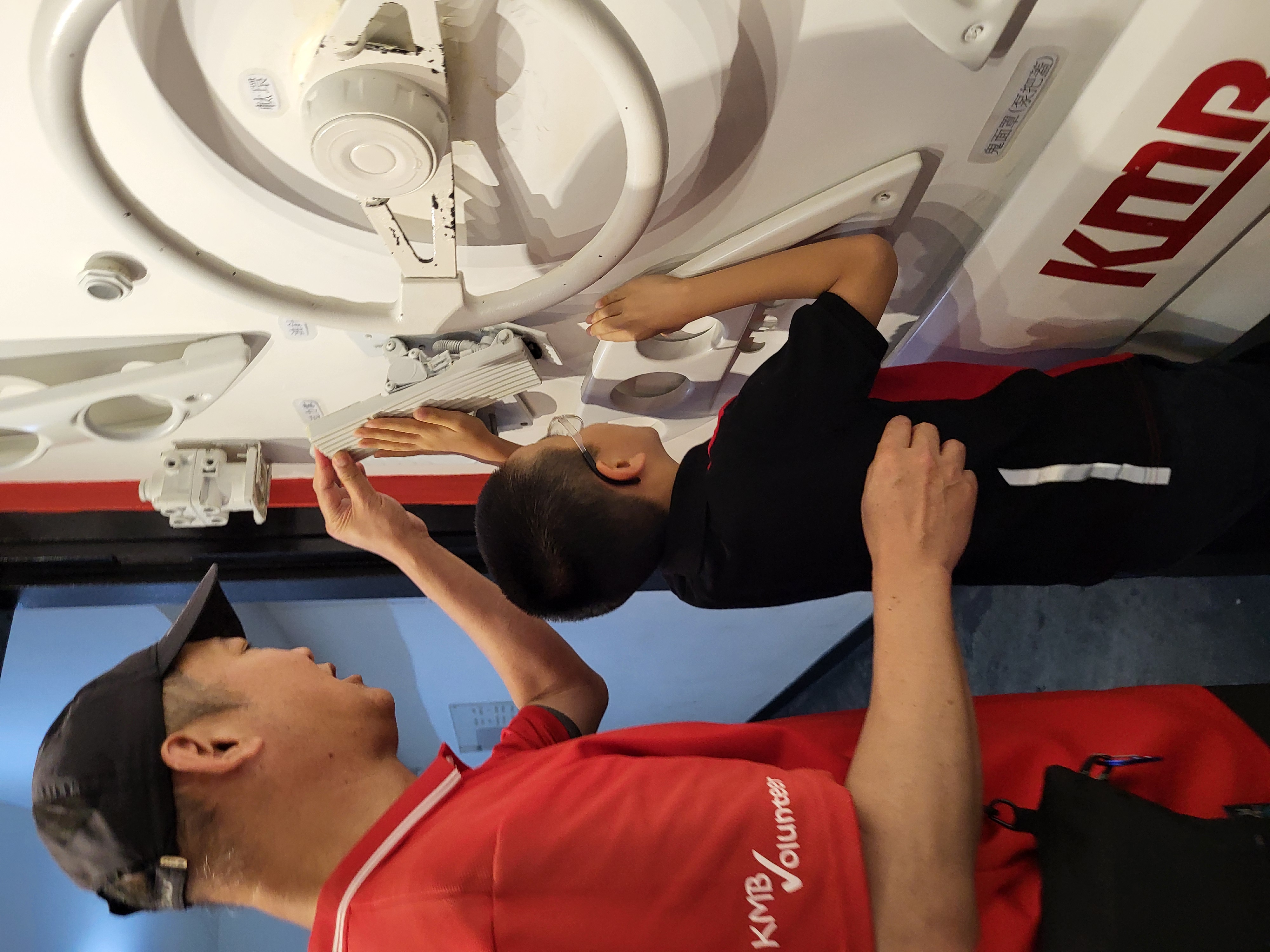 參觀活動中特別設有多項為視障人士量身打造的元素，例如觸感體驗和聲音導航等。