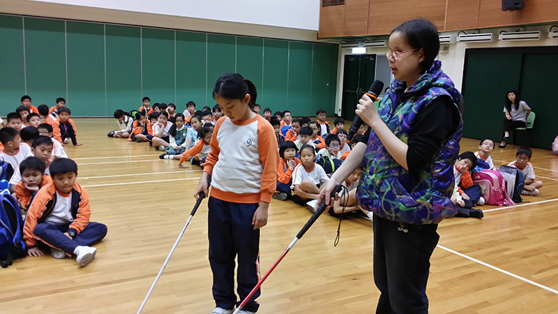 視障公眾教育大使到學校與學生進行分享