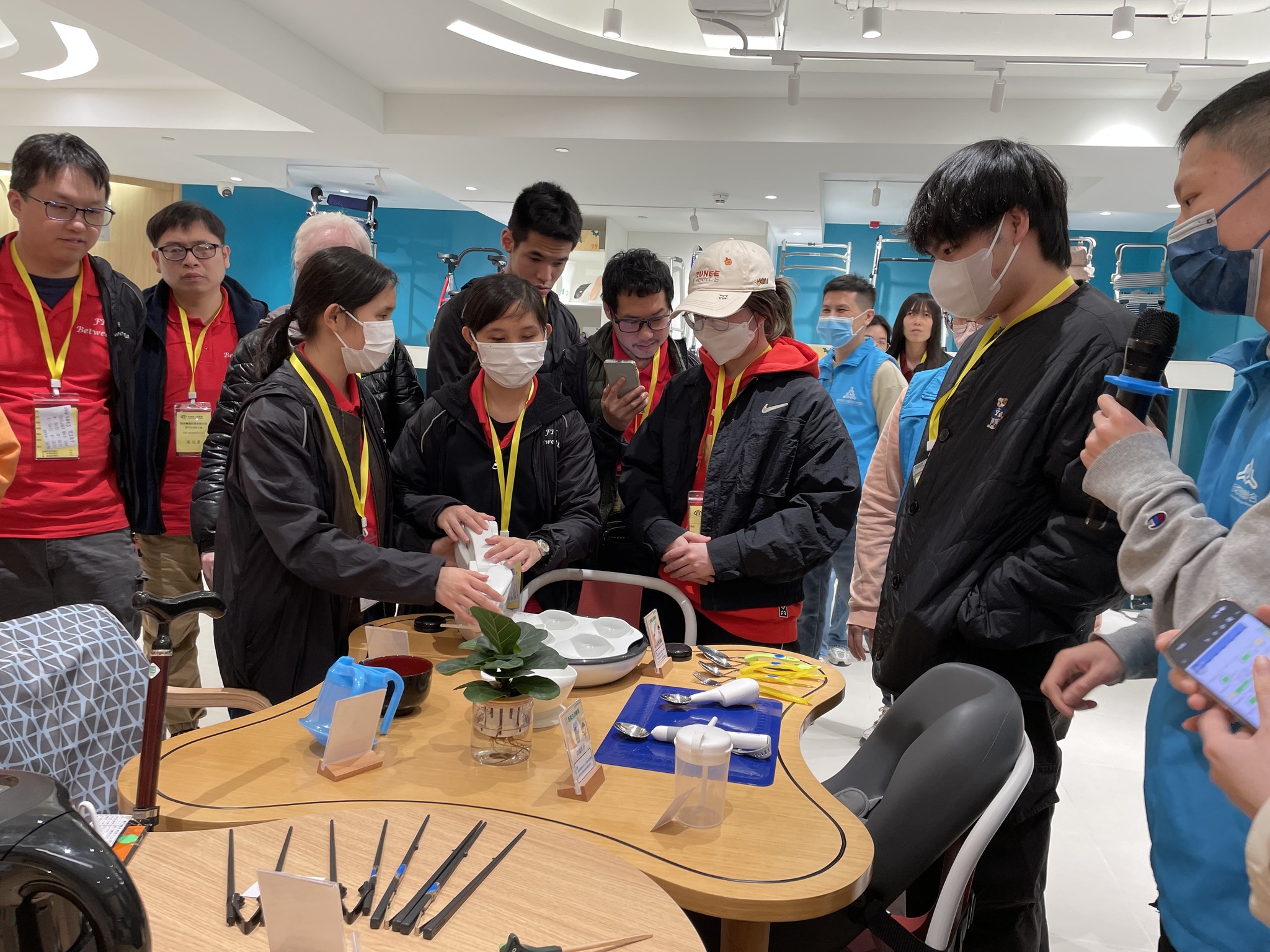 前往澳門輔具資源中心進行參觀交流