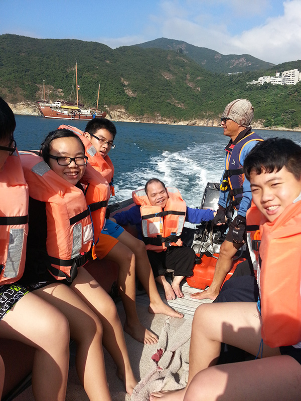 航海冒險：學員首次乘坐橡皮艇