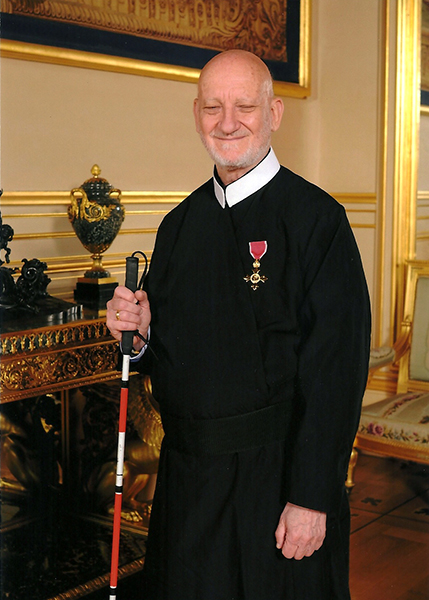 視聽障人士復康計劃榮譽顧問陳民安神父OBE