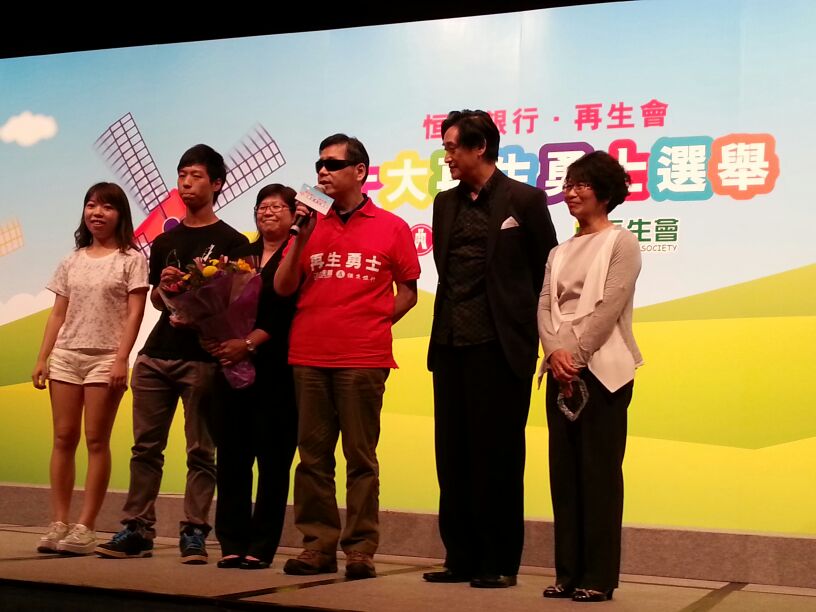 陳Sir的家人(左一至三)到場為陳Sir打氣