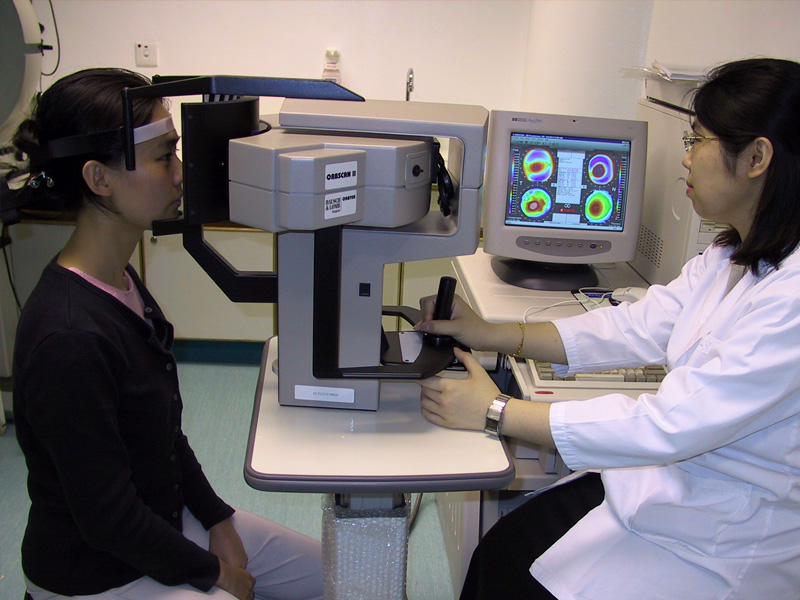 為視障人士掃描角膜地形圖