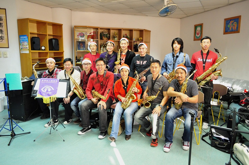 樂團透過分享音樂回饋社會。