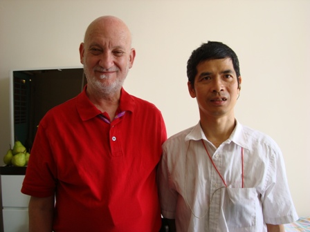 阿Lam與陳神父合照